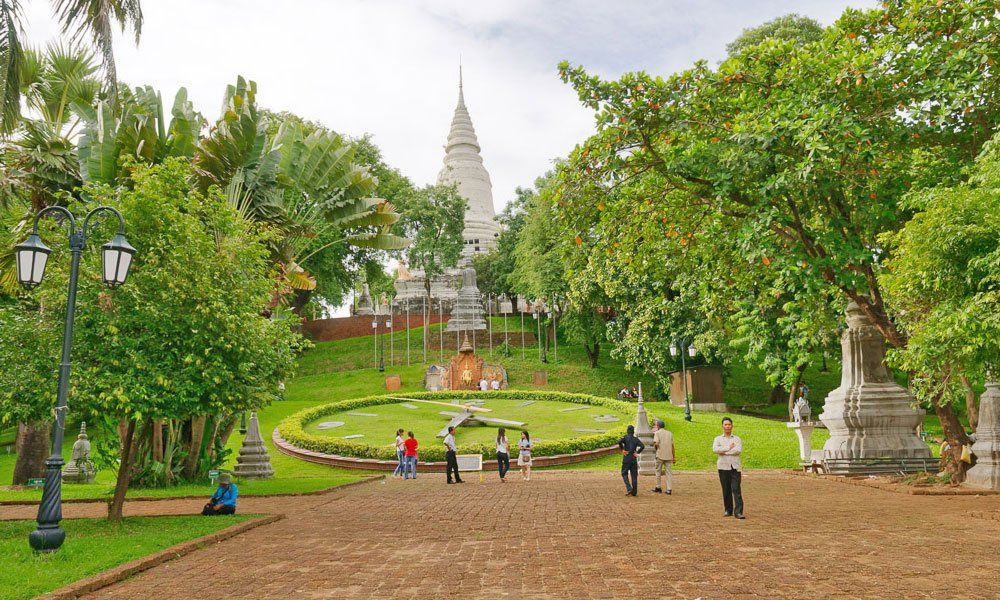 Wat-Phnom-in-cambodia0301.jpeg